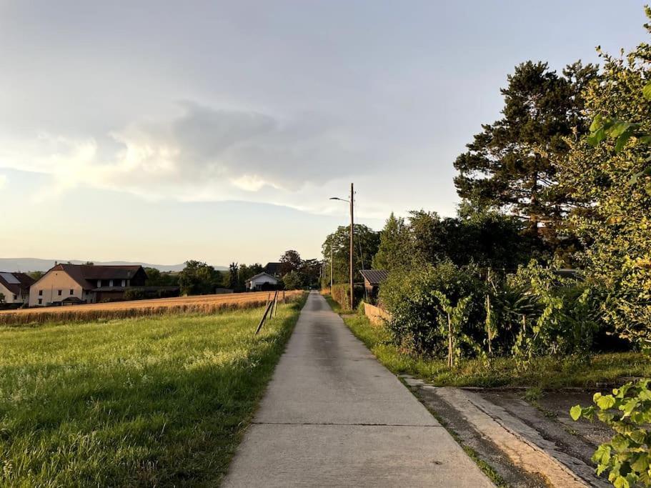 Joli Appartement Paisible Corcelles-sur-Chavornay Exteriör bild
