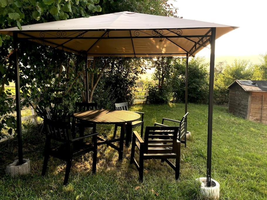 Joli Appartement Paisible Corcelles-sur-Chavornay Exteriör bild
